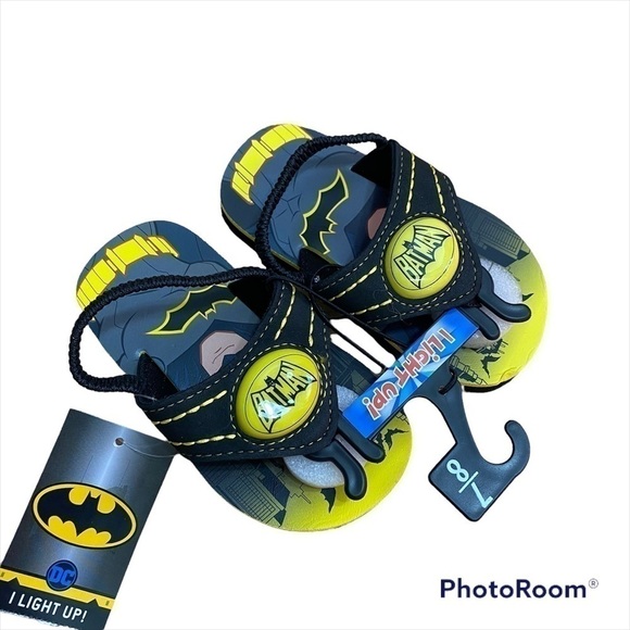 Batman Sandals NWT Flip Flops 7 8 Toddler Boys Kids Black Yellow - Picture 1 of 3